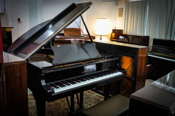 Steinway and Sons 1/4 de cola (2) 9