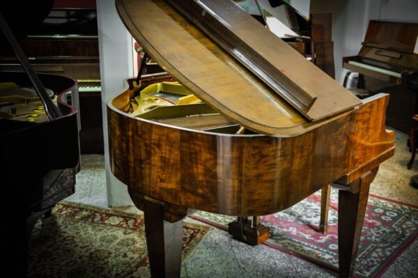 Piano Erard 1/4 de cola 12