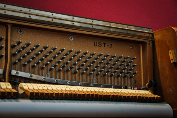 Piano Kawai UST-7 11