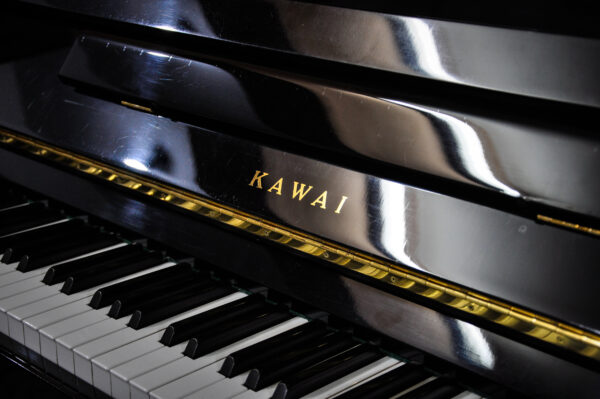 Piano Kawai CE-7 12