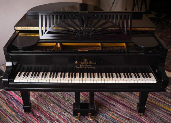 Steinway and Sons 1/4 de cola 5