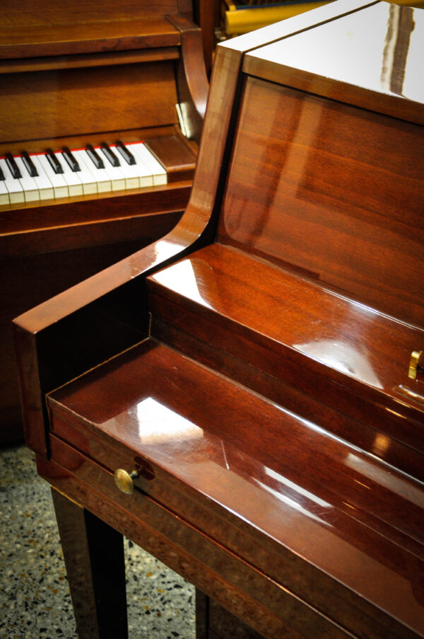 Piano Kawai 701