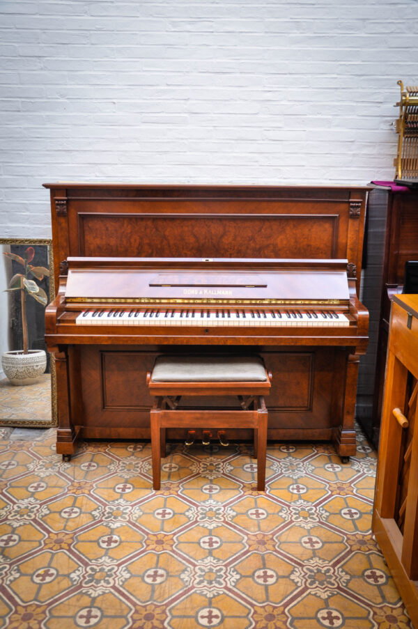 Gors and Kallmann piano