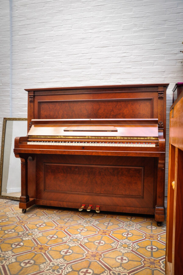 Gors and Kallmann piano