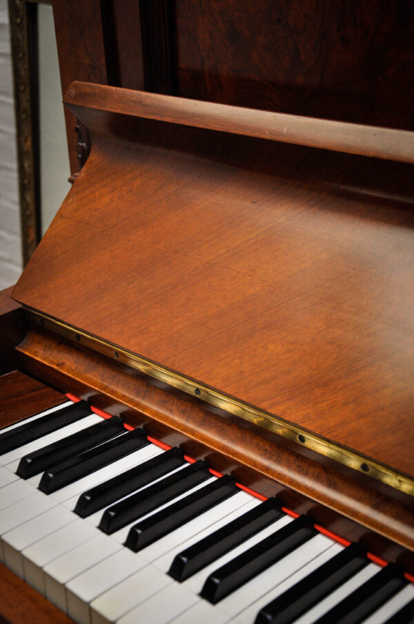 Gors and Kallmann piano