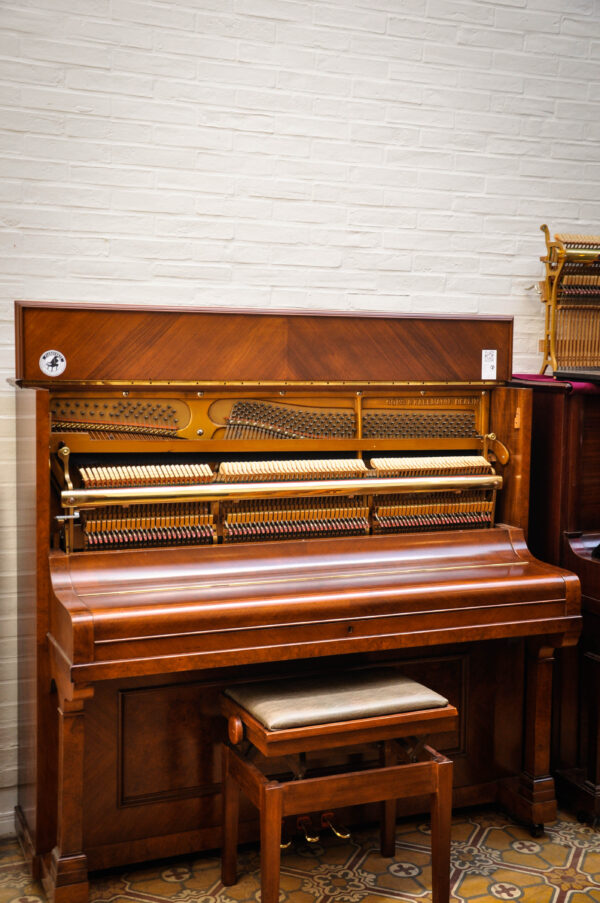 Gors and Kallmann piano