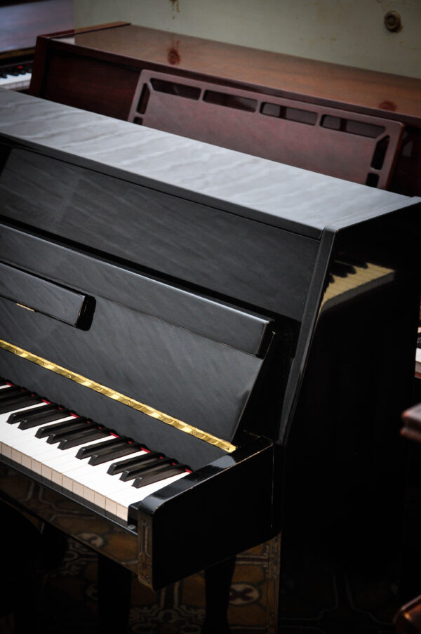 Yamaha mini piano LU90 (JU109)