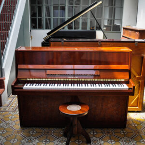 Piano Samick SU-108P