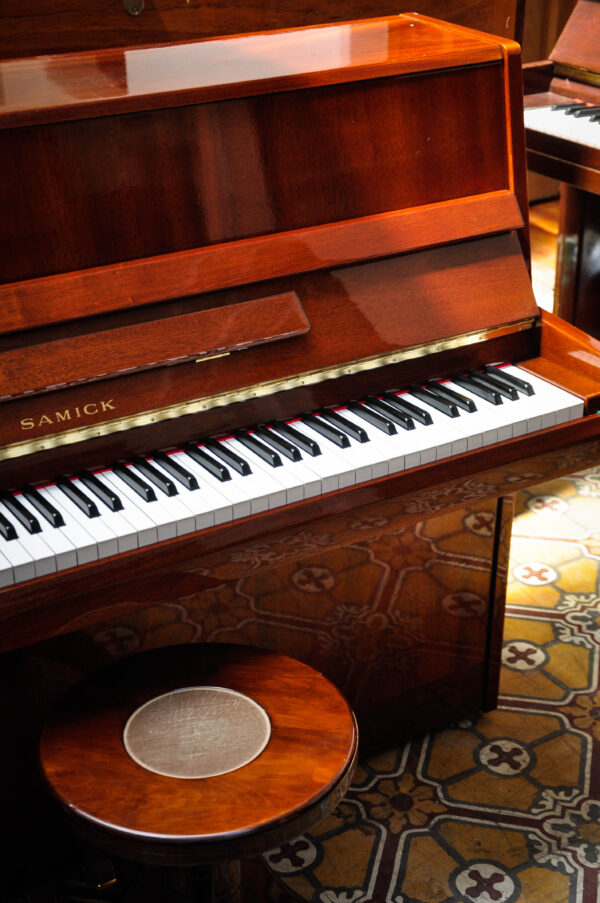 Piano Samick SU-108P