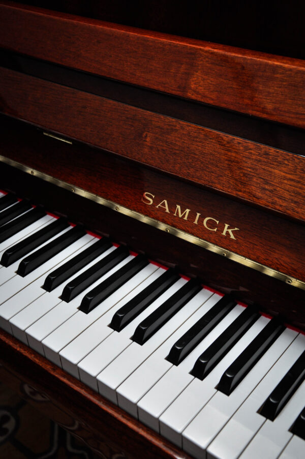 Piano Samick SU-108P