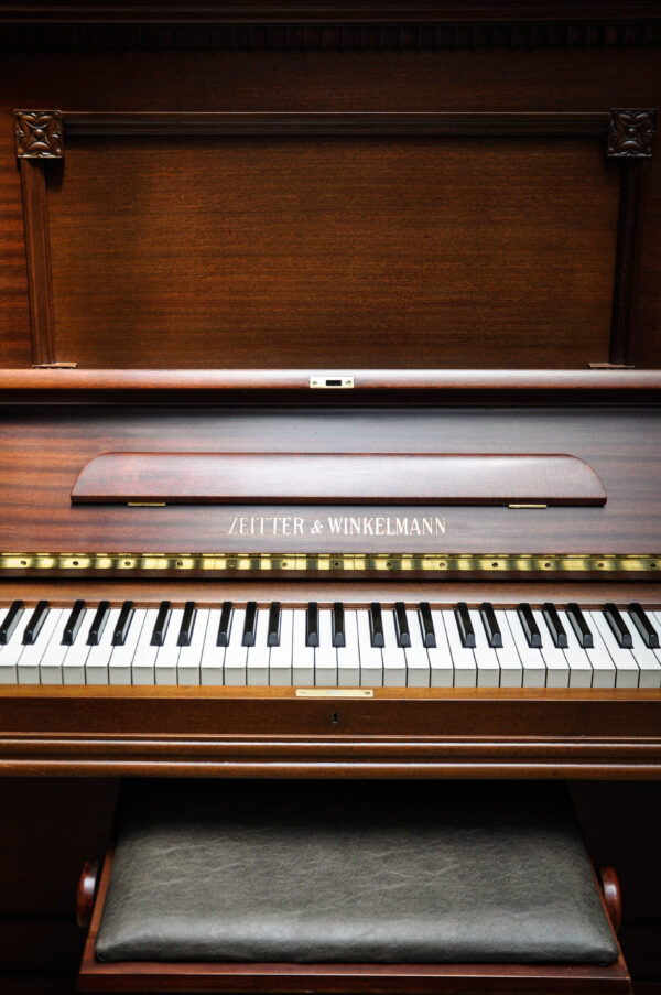 Piano vertical Zeitter and Winkelmann