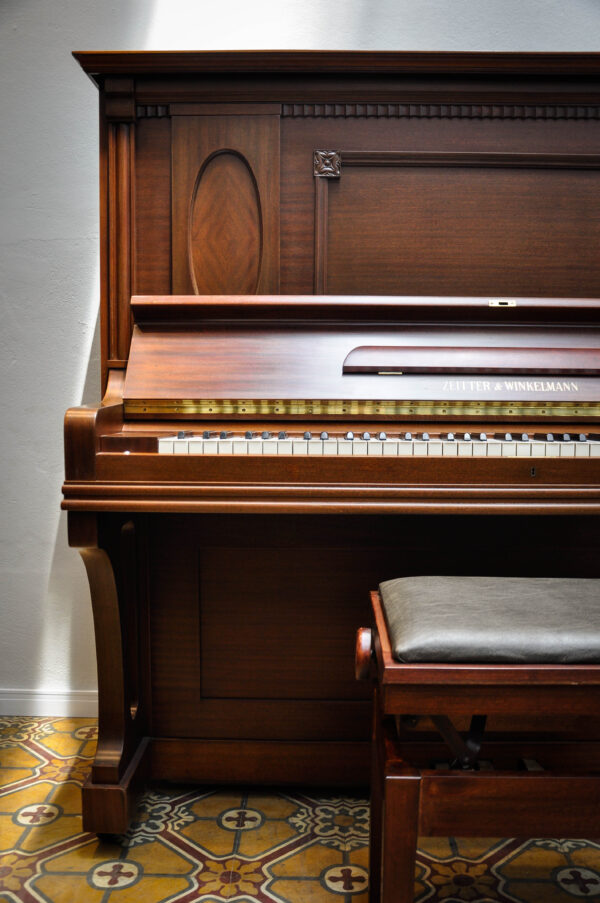 Piano vertical Zeitter and Winkelmann