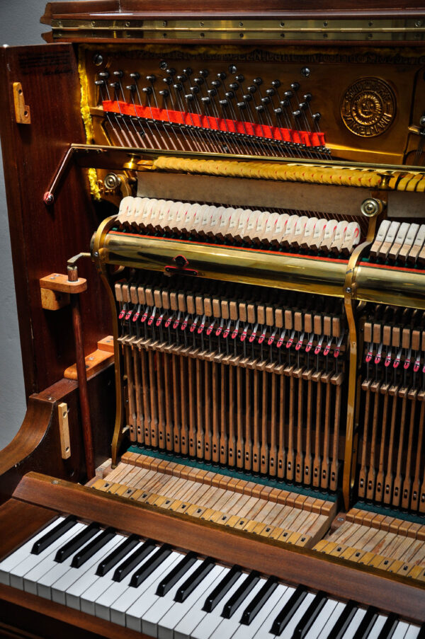 Piano vertical Zeitter and Winkelmann