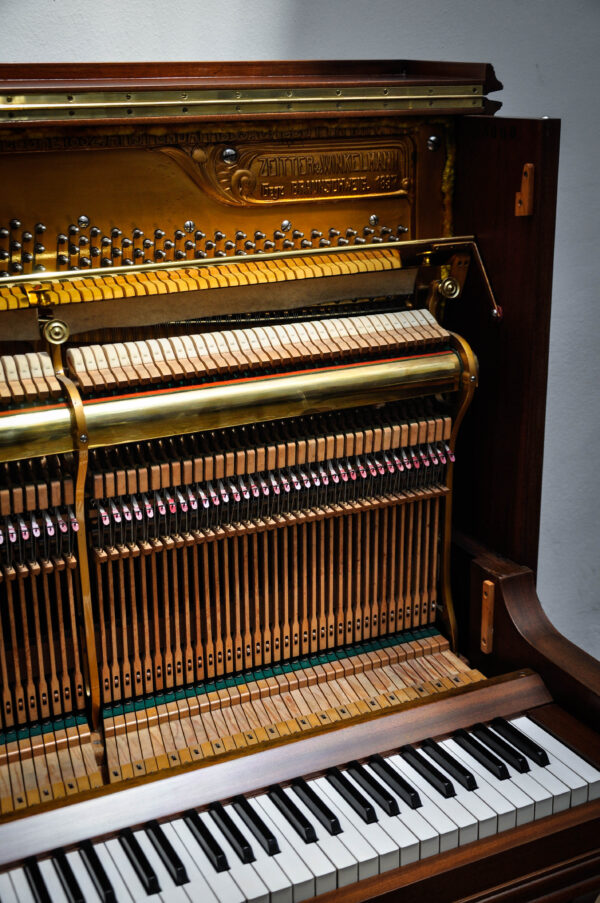 Piano vertical Zeitter and Winkelmann