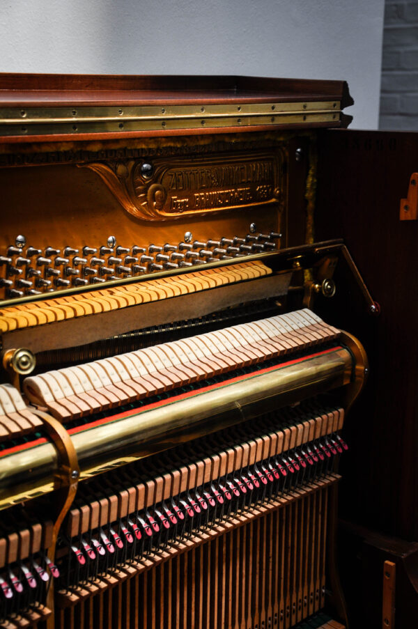 Piano vertical Zeitter and Winkelmann