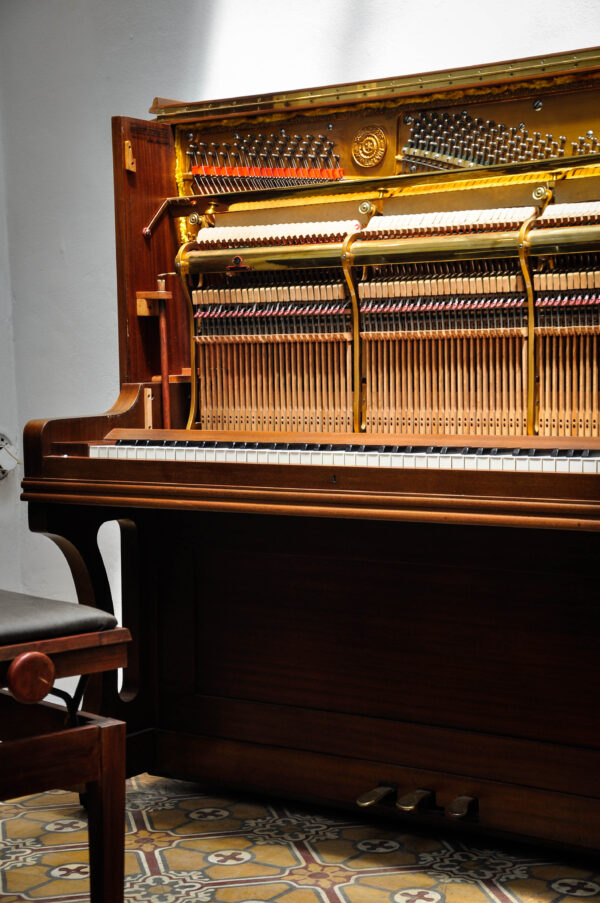 Piano vertical Zeitter and Winkelmann