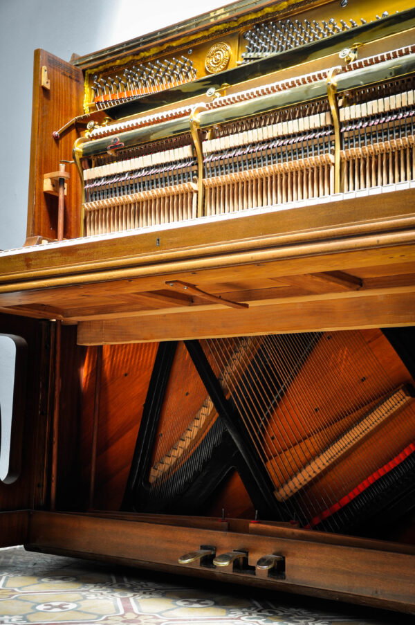 Piano vertical Zeitter and Winkelmann