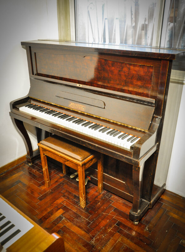 Eslava Piano