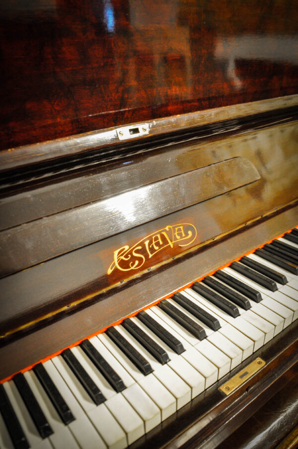Eslava Piano