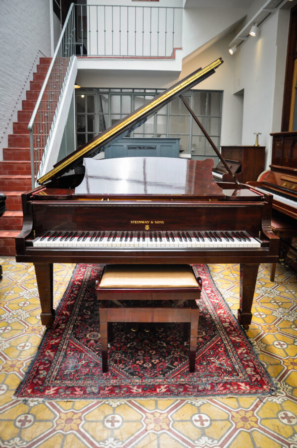 Steinway and Sons O 180 Piano de cola