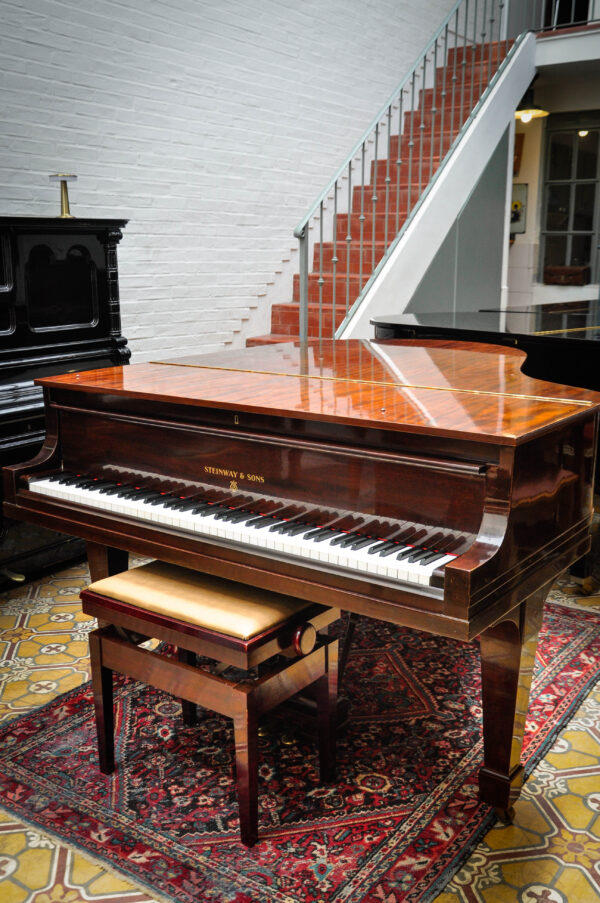 Steinway and Sons O 180 Piano de cola