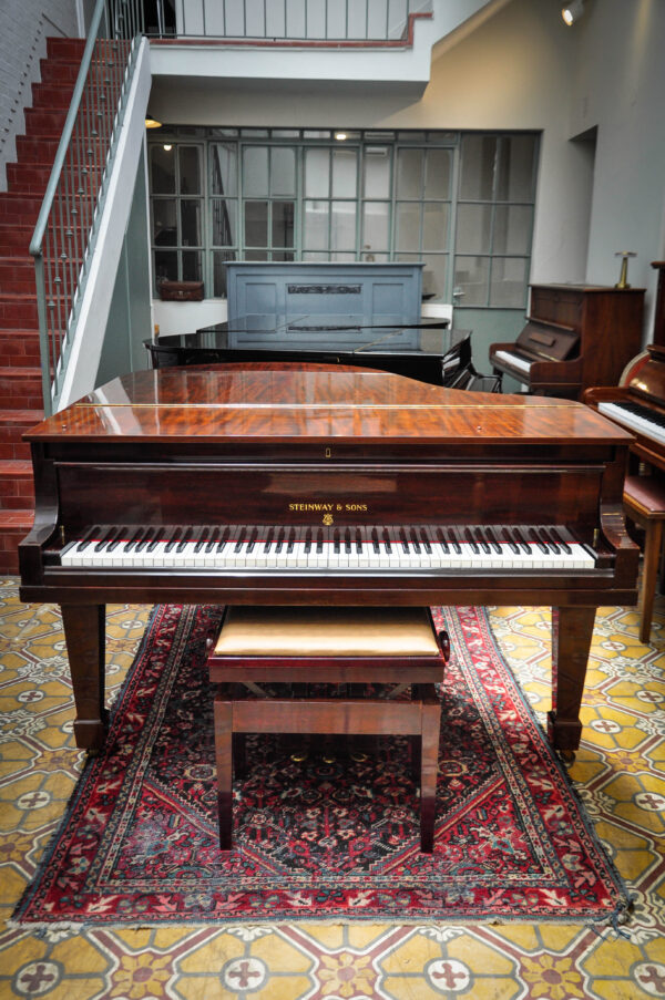 Steinway and Sons O 180 Piano de cola