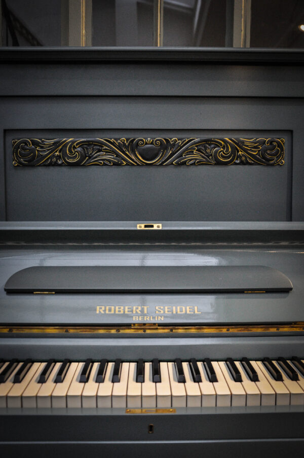 Robert Seidel Piano Gris