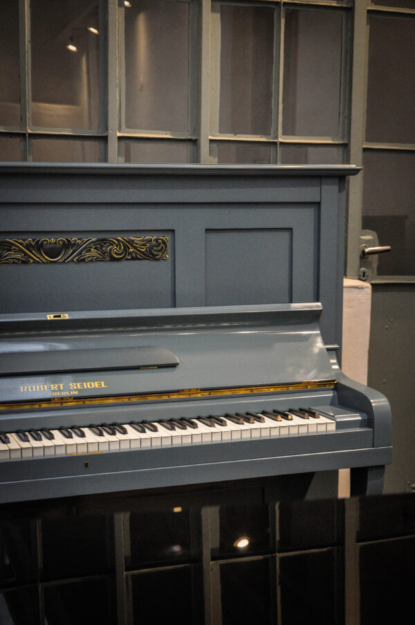 Robert Seidel Piano Gris