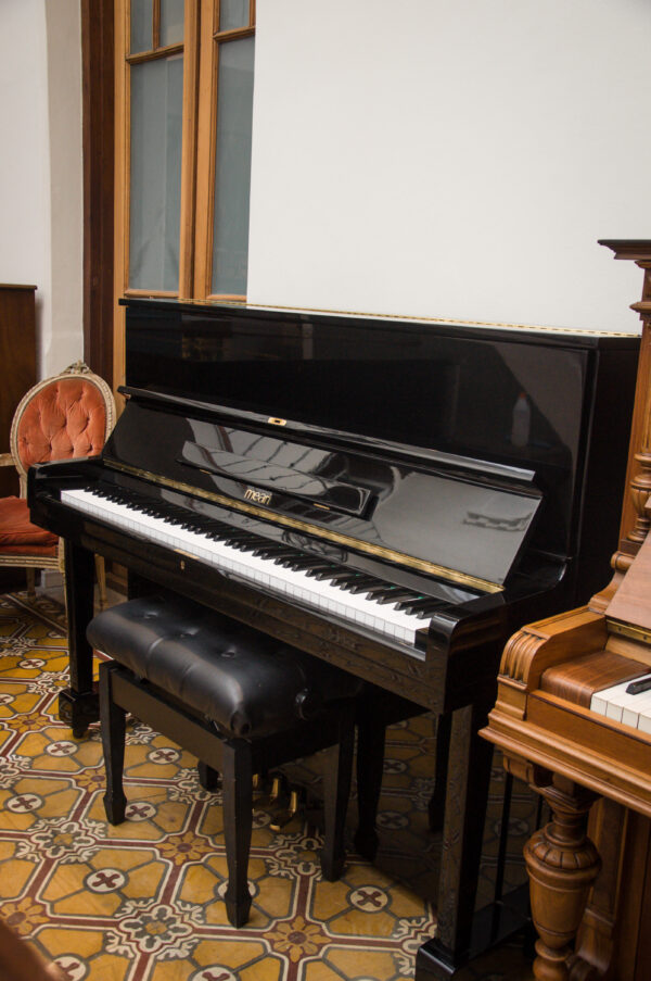 Hyundai Meari U-832 Piano
