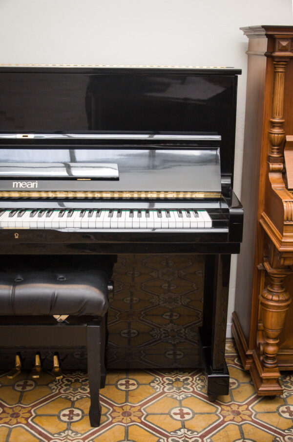 Hyundai Meari U-832 Piano