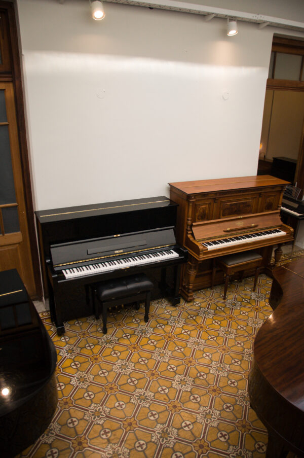 Hyundai Meari U-832 Piano