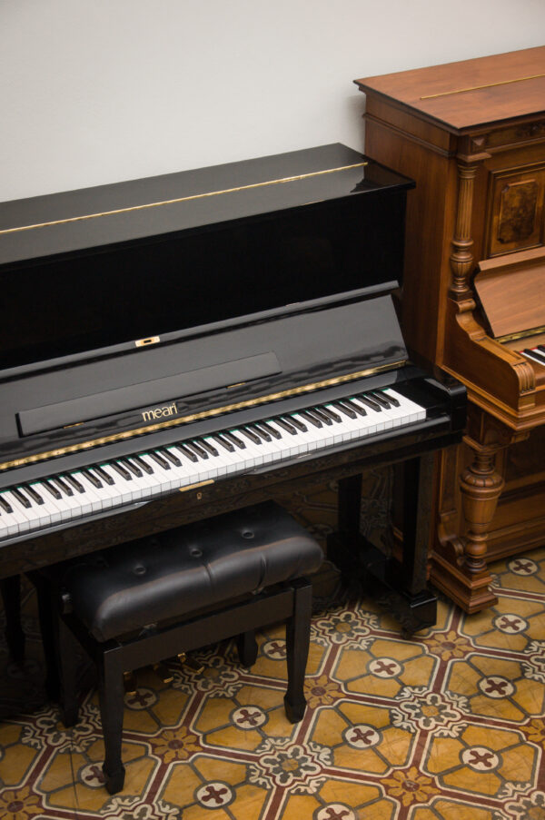 Hyundai Meari U-832 Piano