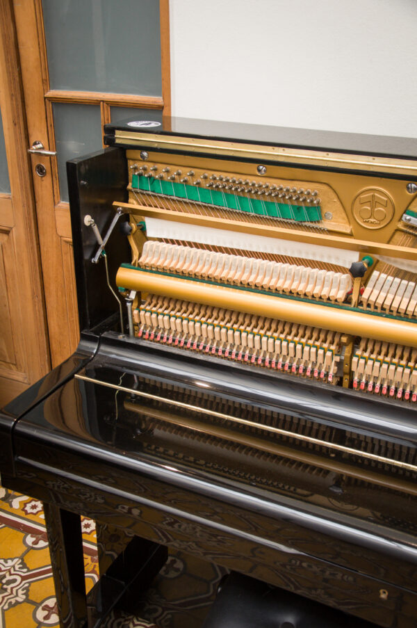 Hyundai Meari U-832 Piano