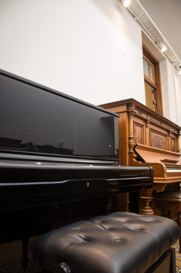 Hyundai Meari U-832 Piano