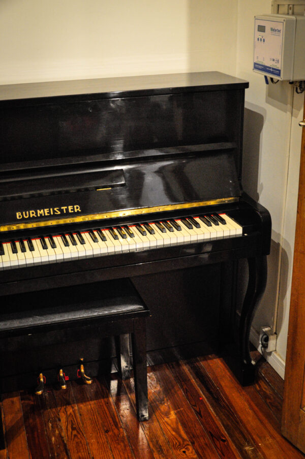 Piano Burmeister Negro