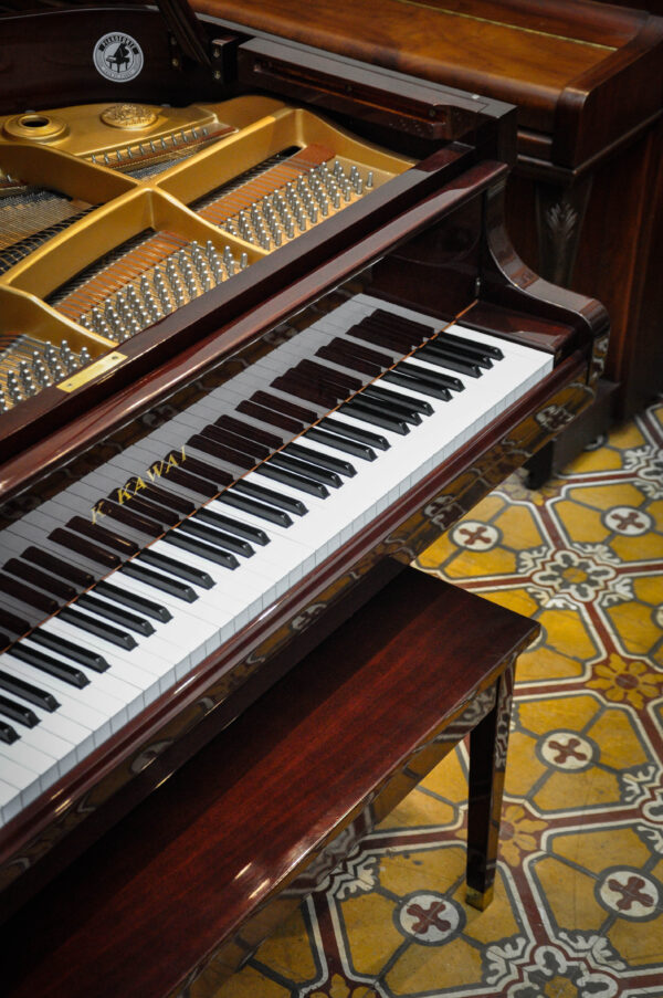 Piano de cola Kawai KG-1C Japón