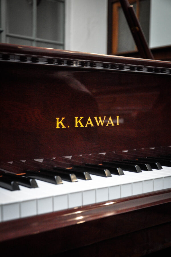 Piano de cola Kawai KG-1C Japón