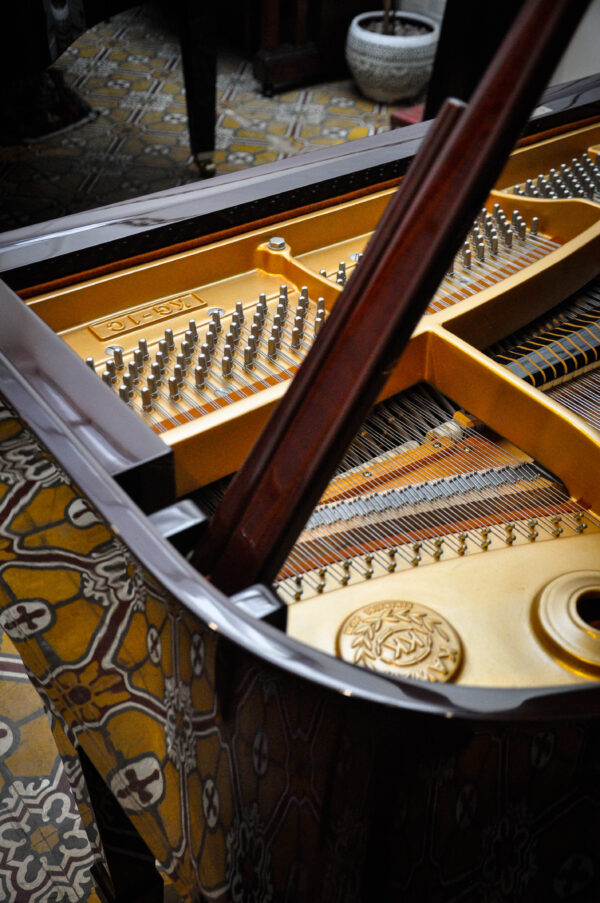 Piano de cola Kawai KG-1C Japón