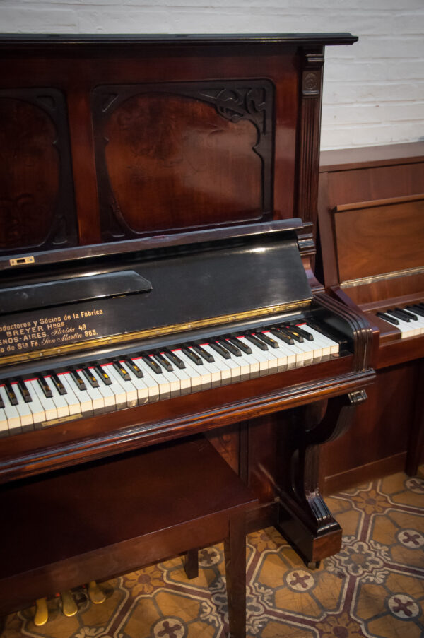 Gustav Breyer Hamburg Piano