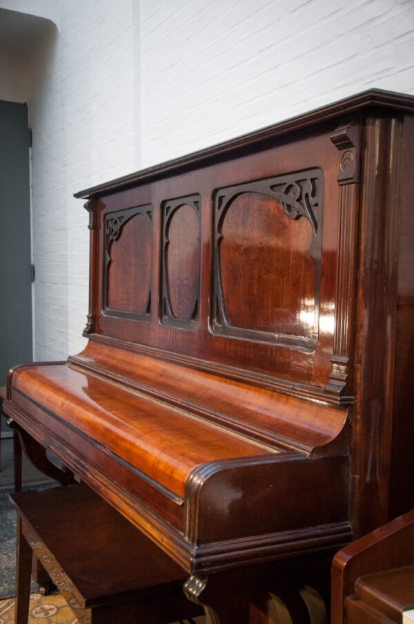 Gustav Breyer Hamburg Piano
