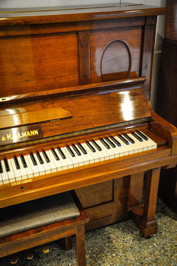 Gors and Kallmann piano
