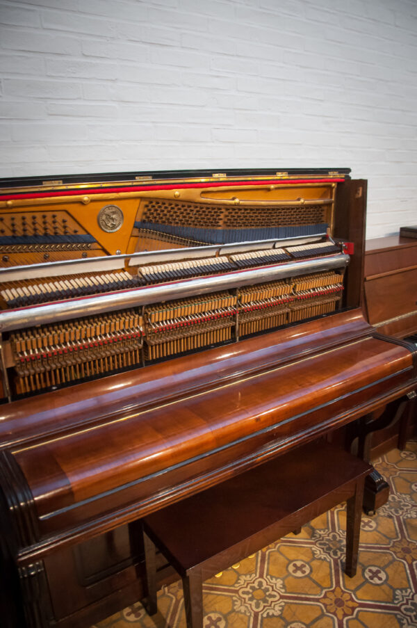 Gustav Breyer Hamburg Piano