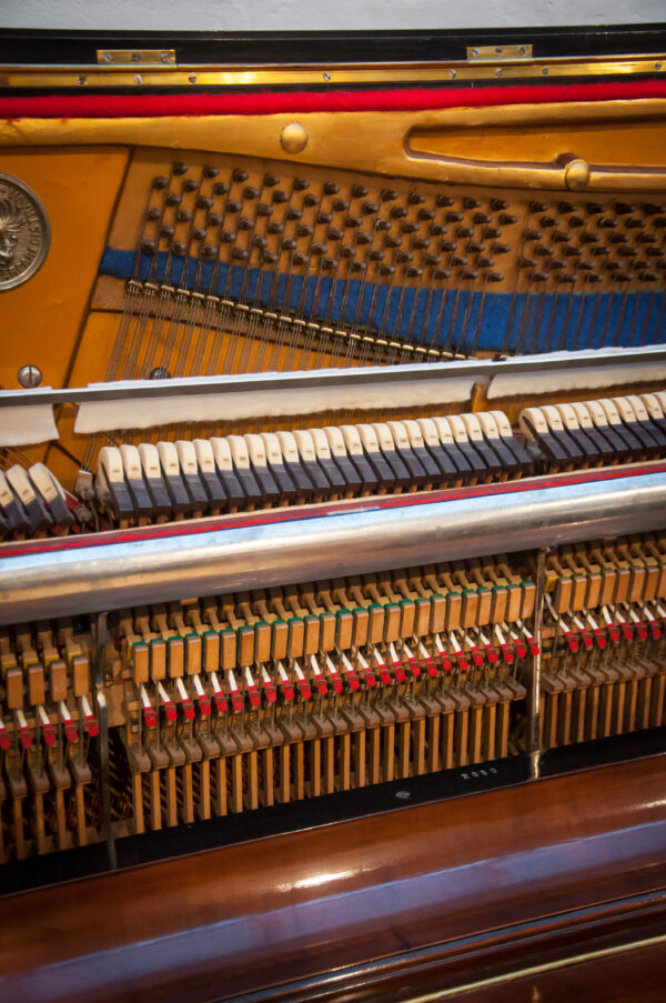 Gustav Breyer Hamburg Piano