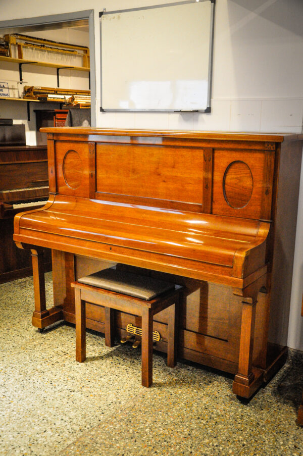 Gors and Kallmann piano