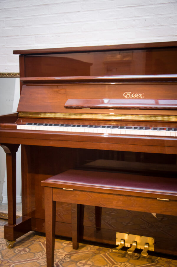 Essex EUP-116 (by Steinway and Sons)