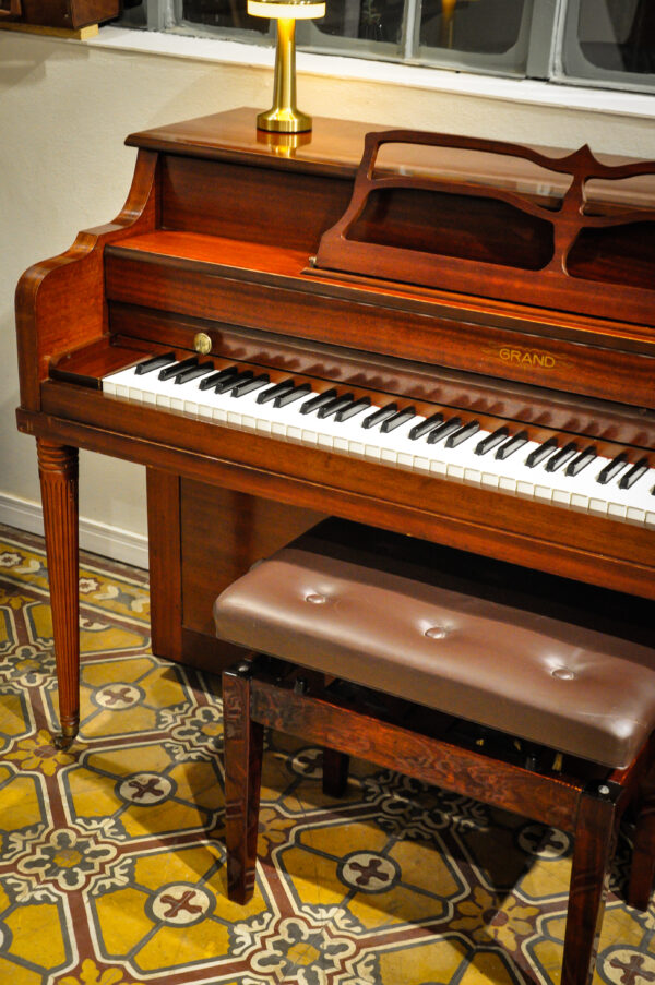 Grand Betsy Lynn piano