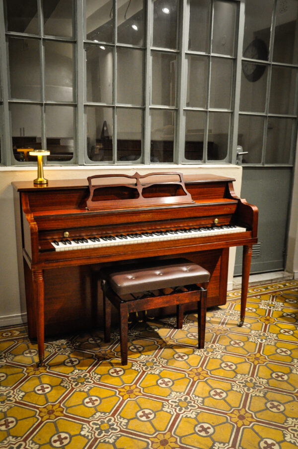 Grand Betsy Lynn piano