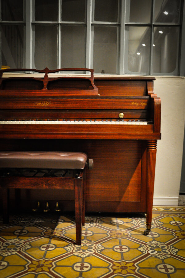 Grand Betsy Lynn piano