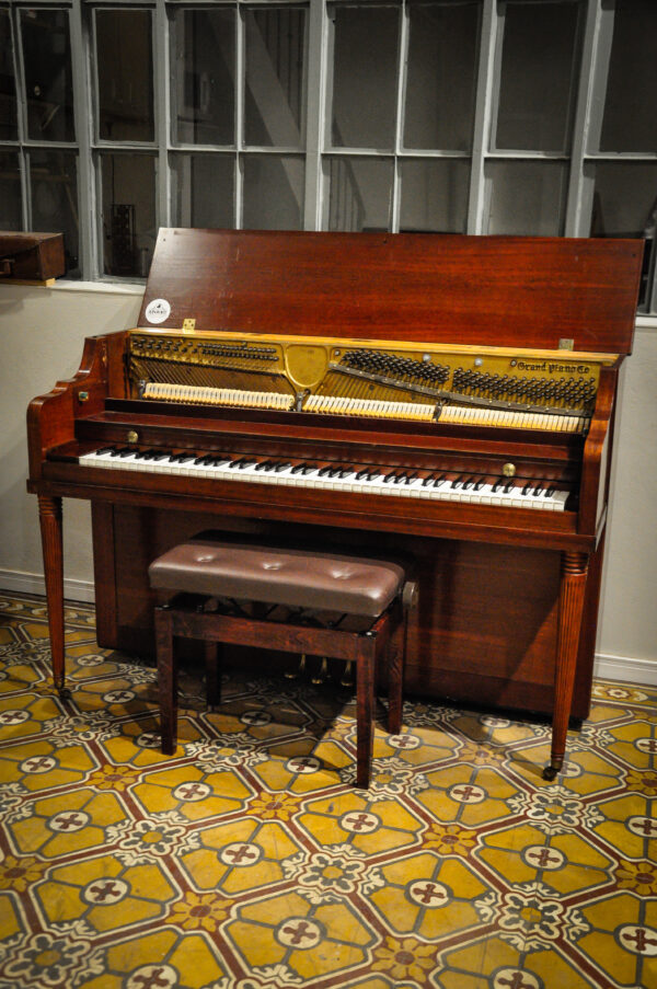 Grand Betsy Lynn piano