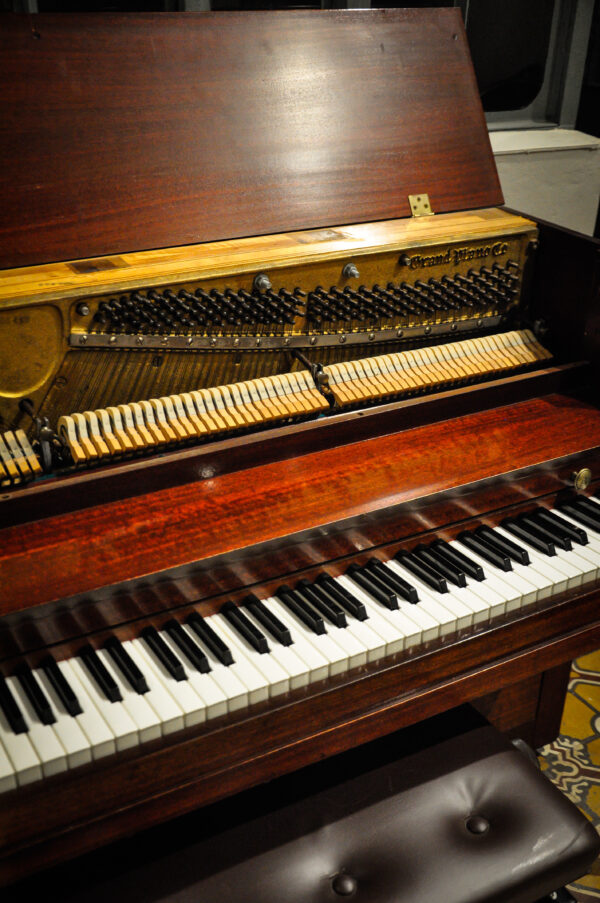 Grand Betsy Lynn piano